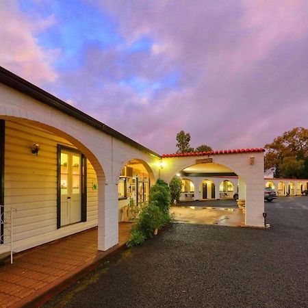 Azalea Motel Кунабарабран Екстер'єр фото