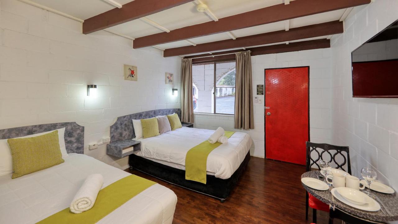 Azalea Motel Кунабарабран Екстер'єр фото