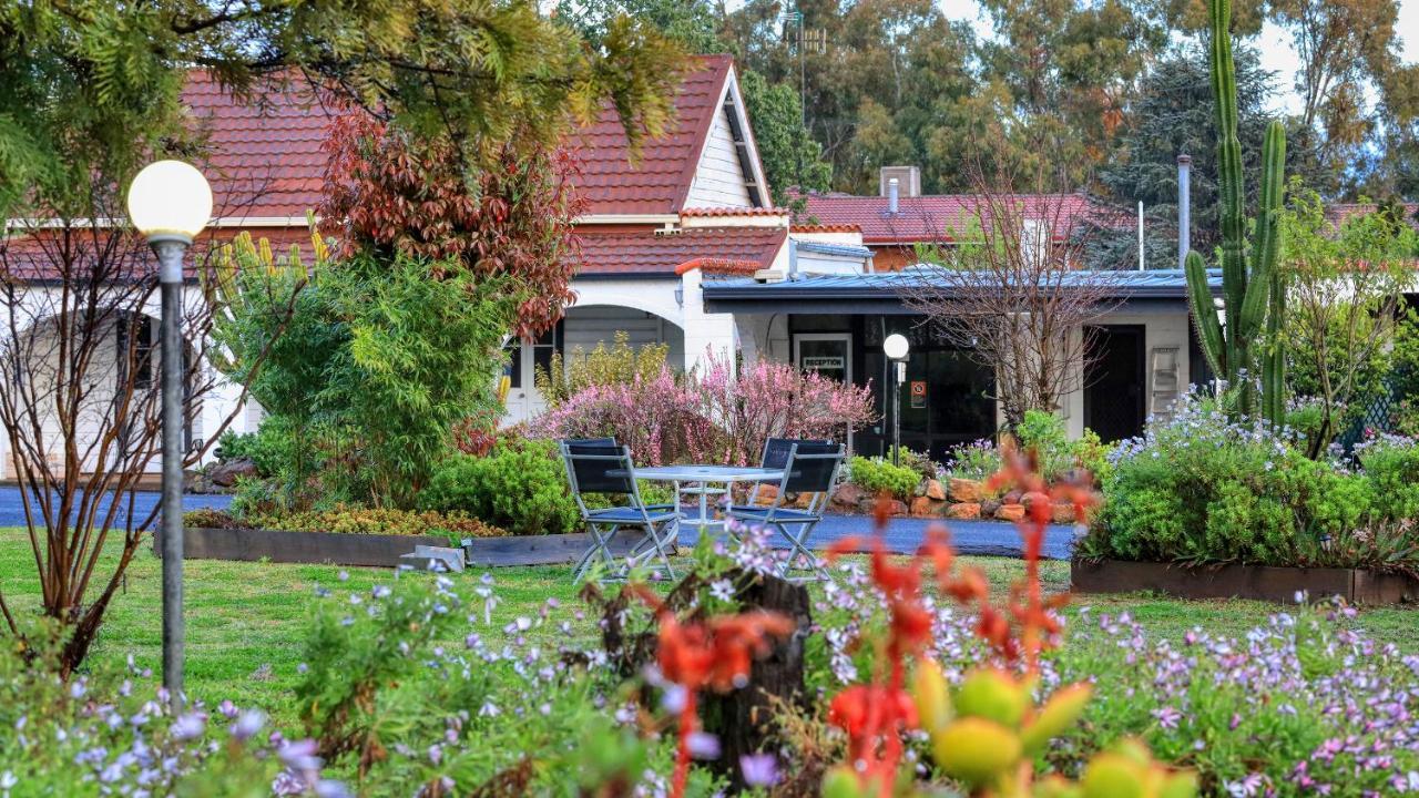 Azalea Motel Кунабарабран Екстер'єр фото