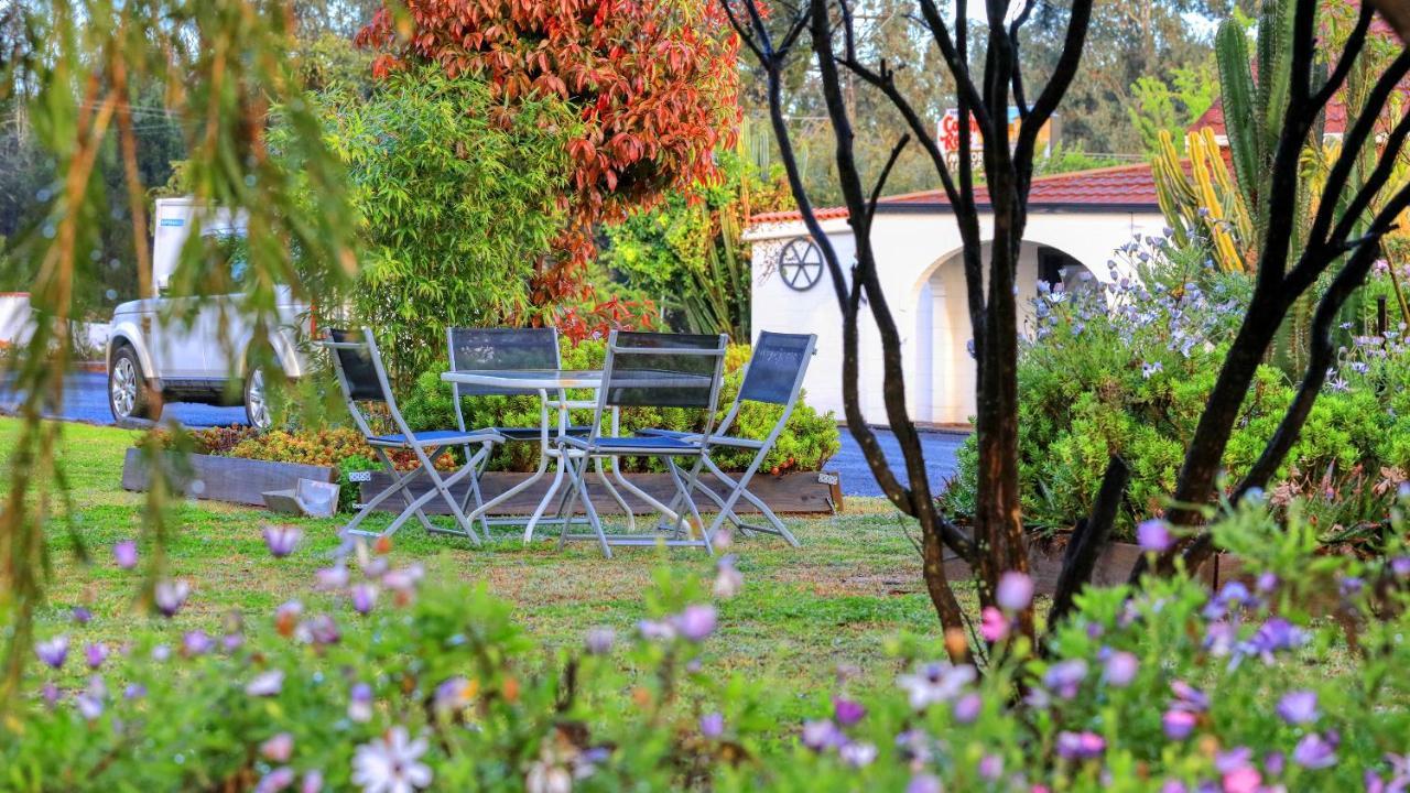 Azalea Motel Кунабарабран Екстер'єр фото