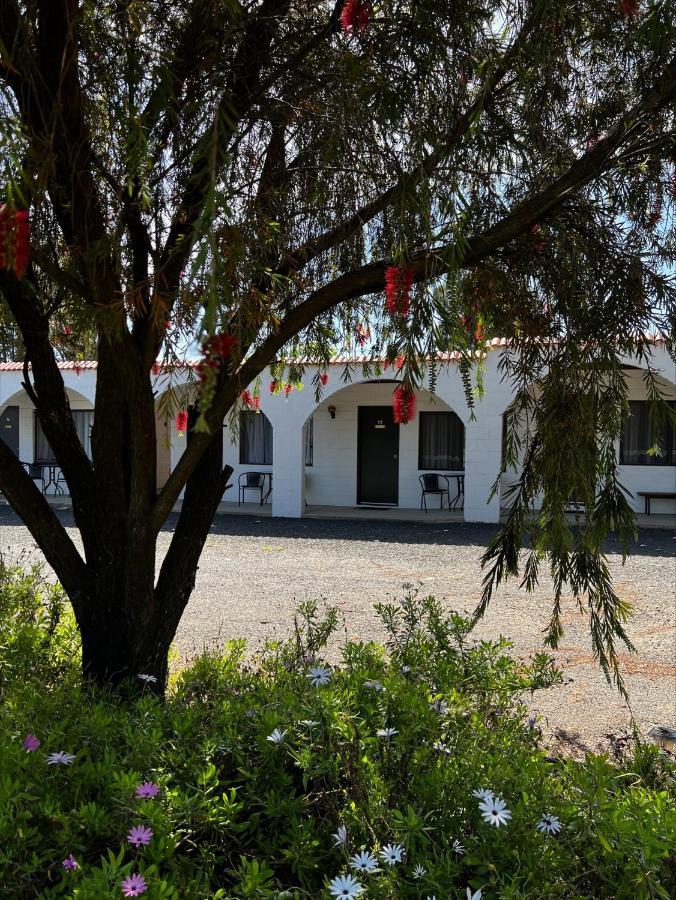 Azalea Motel Кунабарабран Екстер'єр фото