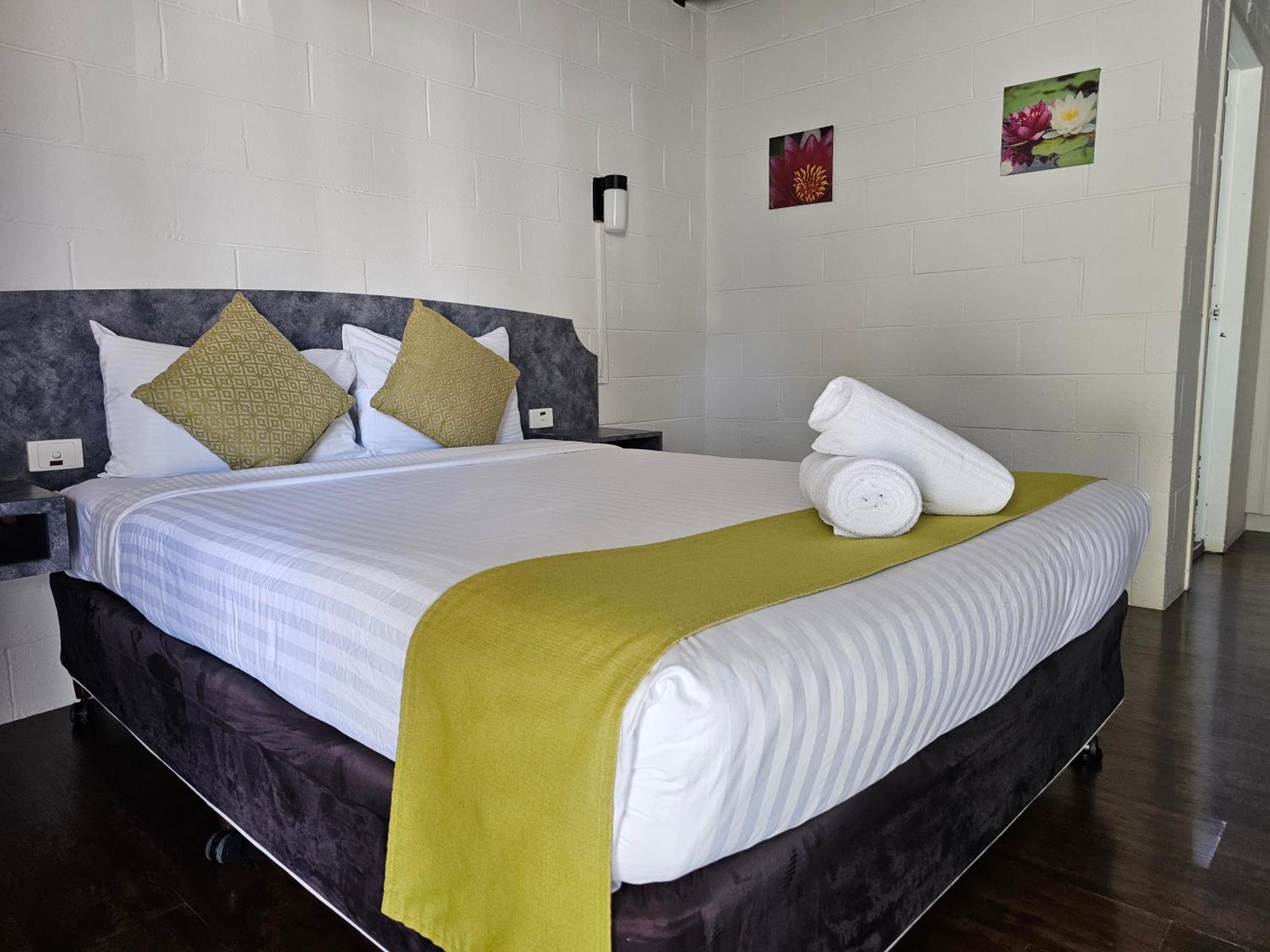 Azalea Motel Кунабарабран Екстер'єр фото