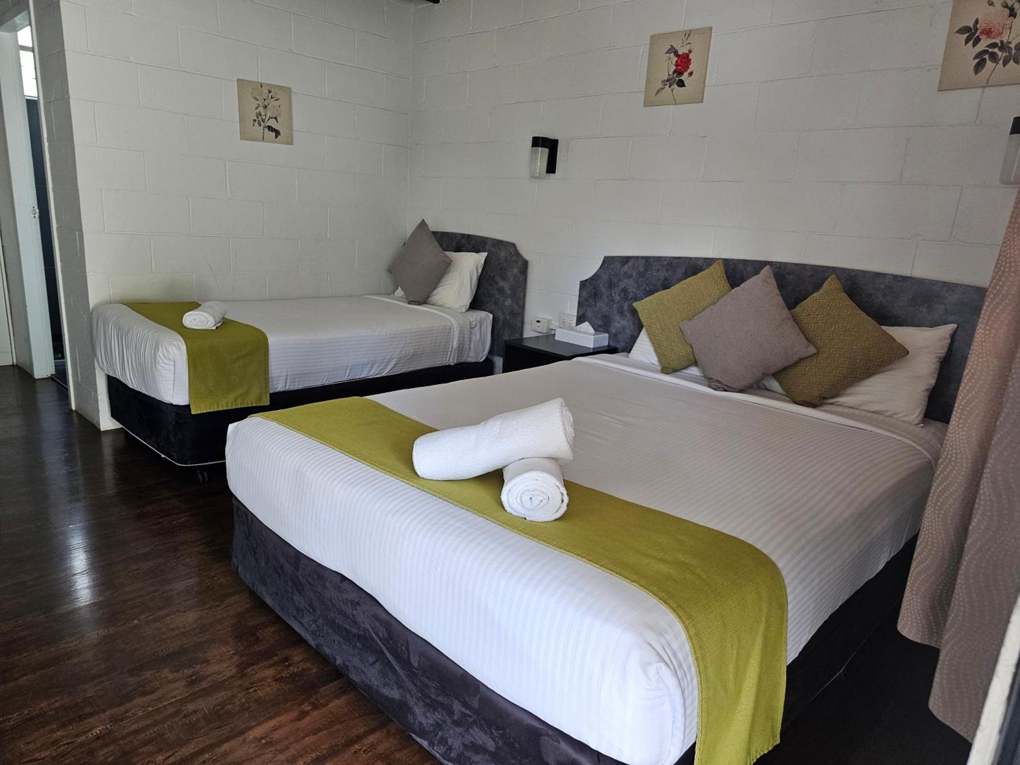 Azalea Motel Кунабарабран Екстер'єр фото